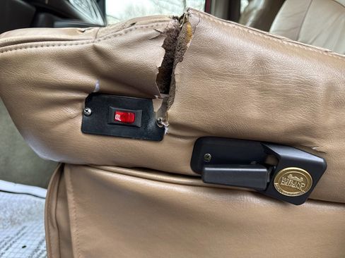 Used 1999 Ford E-150 and Econoline 150 image 12