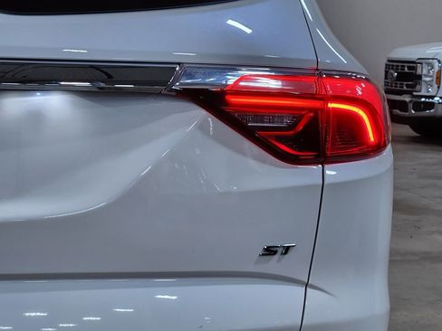 Used 2024 Buick Enclave Essence w/ Sport Touring Edition image 22