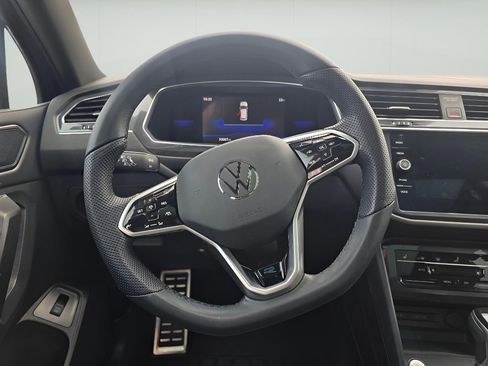 Used 2022 Volkswagen Tiguan SE R-Line image 24