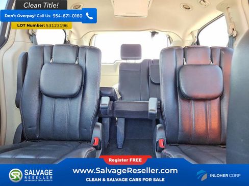 Used 2016 Chrysler Town & Country Touring FWD image 13