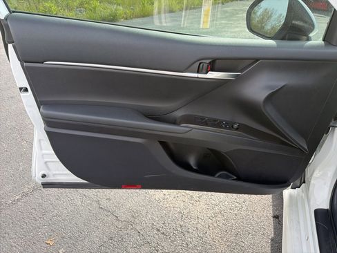 Used 2023 Toyota Camry SE w/ Cold Weather Package FWD image 14