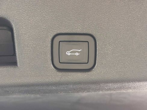 Used 2025 Buick Enclave Sport Touring w/ Power Package FWD image 19