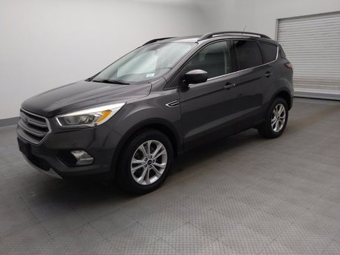 Used 2017 Ford Escape SE w/ Equipment Group 201A AWD/4WD image 2