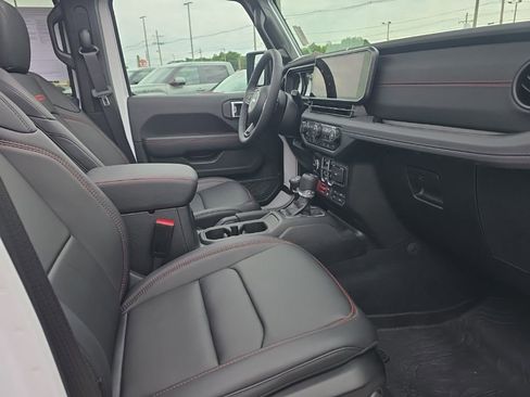 Used 2026 Jeep Wrangler Unlimited Rubicon AWD/4WD image 15