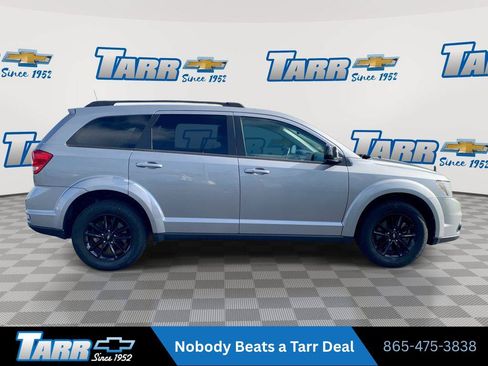 Used 2019 Dodge Journey SE FWD image 9