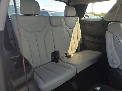 Used 2024 Hyundai Palisade SEL w/ Premium Package FWD image 16