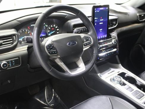 Used 2022 Ford Explorer Limited w/ Limited Technology Package image 11