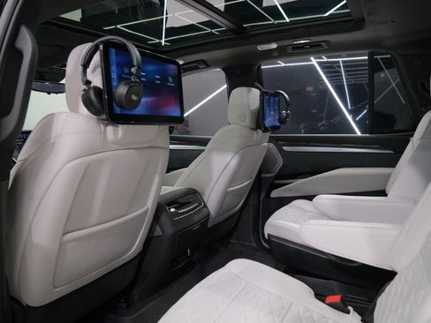 Used 2026 Cadillac Escalade V w/ LPO, ONYX Package image 30