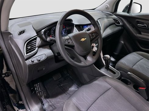 Used 2020 Chevrolet Trax LT image 9