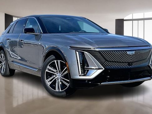 New 2026 Cadillac Lyriq Luxury image 2