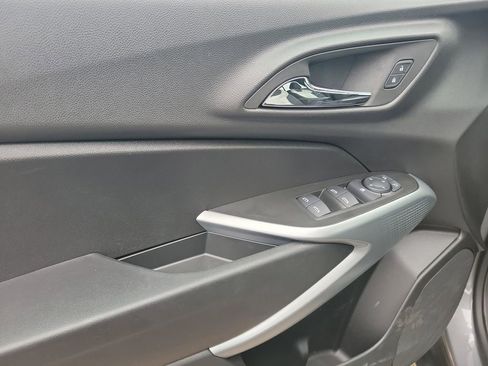 Used 2025 Chevrolet Trax RS image 24