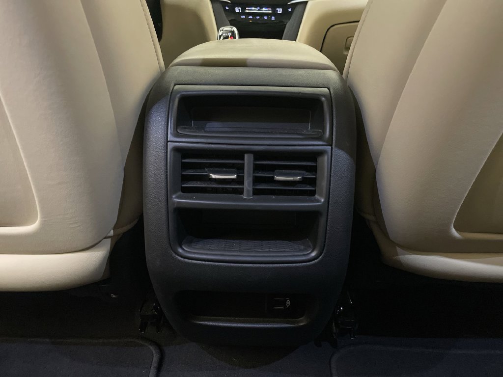 Used 2017 Cadillac XT5 Luxury w/ Driver Awareness Package FWD image 15