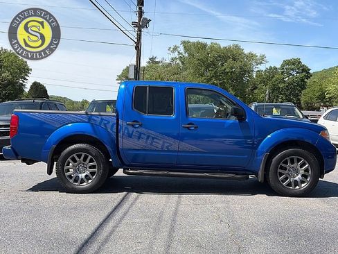 Used 2012 Nissan Frontier SV w/ Sport Appearance Pkg AWD/4WD image 7