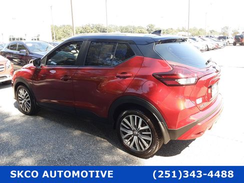 Used 2022 Nissan Kicks SV image 3