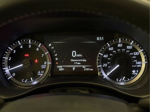 Used 2023 Toyota Highlander XLE AWD/4WD image 9