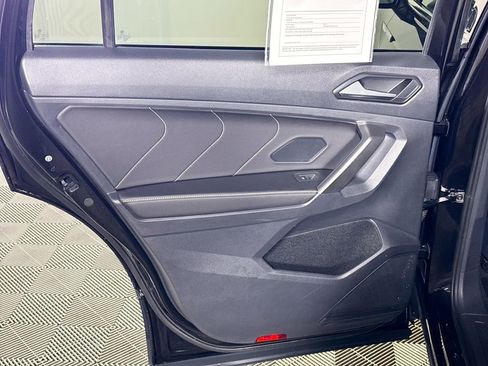 Used 2022 Volkswagen Tiguan SE image 19