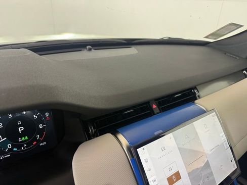 New 2025 Land Rover Discovery Sport Dynamic SE image 28