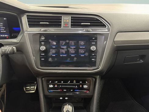Used 2023 Volkswagen Tiguan SE R-Line image 12