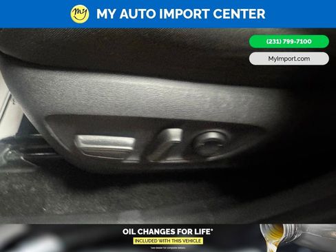 Used 2025 Toyota RAV4 XLE AWD/4WD image 12
