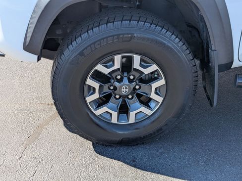 Used 2017 Toyota Tacoma 4x4 Double Cab image 9