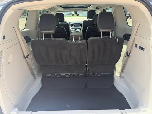 Used 2018 Chrysler Pacifica Limited FWD image 42