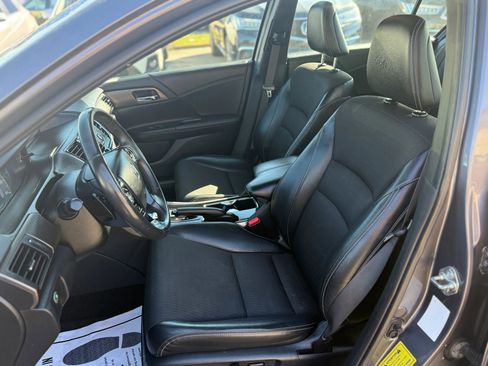 Used 2017 Honda Accord Sport image 13