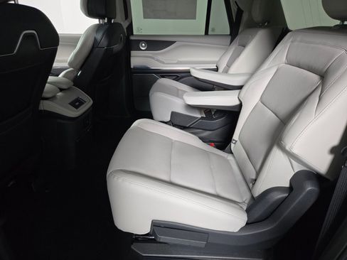 New 2026 Lincoln Navigator L Reserve AWD/4WD image 14