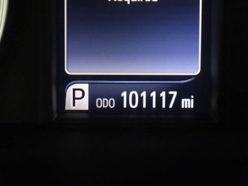 Used 2017 Toyota Camry XLE w/ Moonroof Package FWD image 29