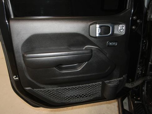 Used 2021 Jeep Wrangler Sport S image 5