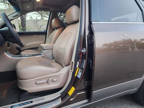 Used 2010 Hyundai Veracruz Limited w/ Navigation Pkg 3 image 17