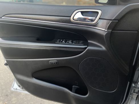 Used 2016 Jeep Grand Cherokee Limited image 18