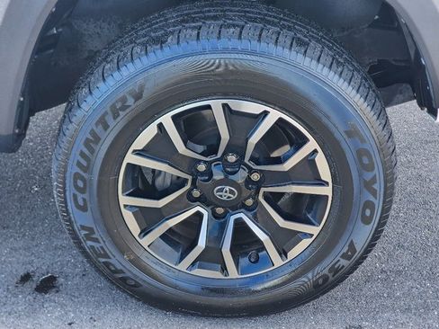 Used 2018 Toyota Tacoma TRD Off-Road image 9