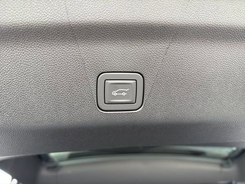 New 2026 Chevrolet Suburban LT image 35