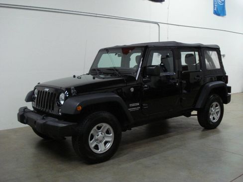Used 2016 Jeep Wrangler Unlimited Sport w/ Connectivity Group image 4