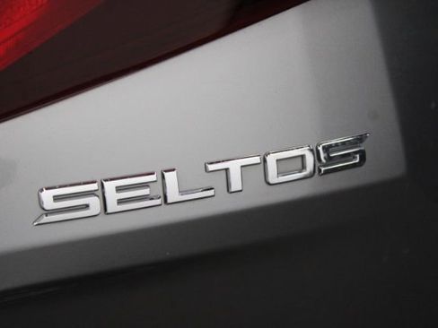 Used 2021 Kia Seltos LX image 9