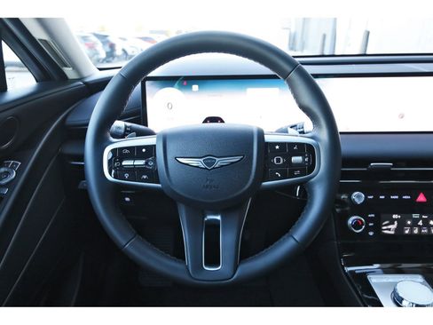 Used 2025 Genesis G80 2.5T image 15