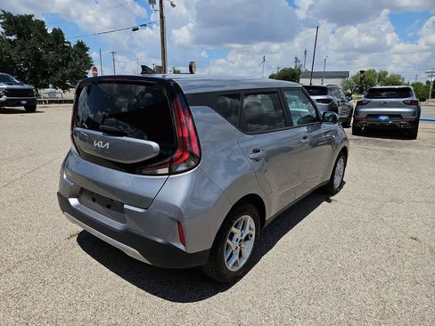 Used 2025 Kia Soul LX w/ LX Technology Package FWD image 8