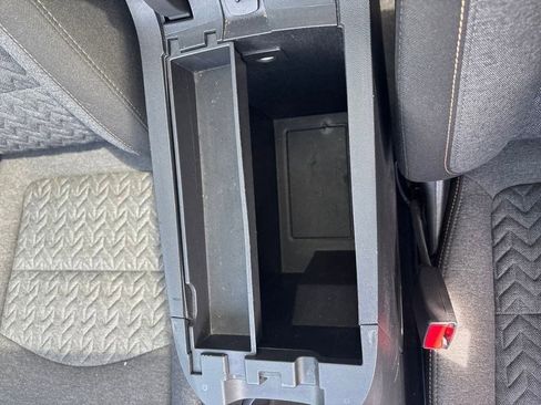 Used 2022 Chevrolet Equinox LT image 32