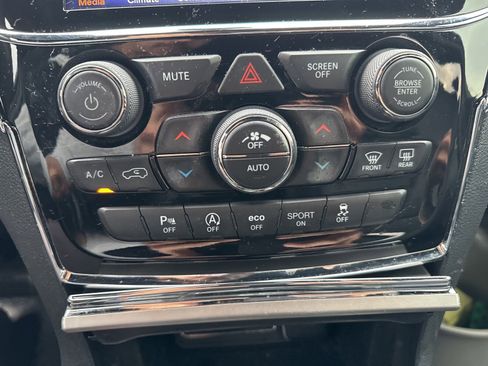 Used 2019 Jeep Grand Cherokee Limited image 27