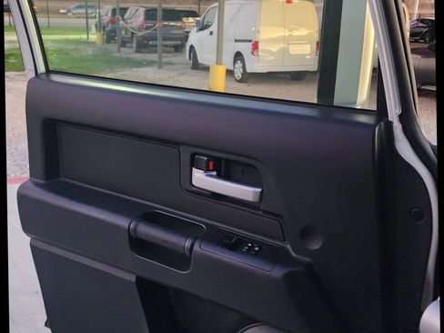 Used 2013 Toyota FJ Cruiser 4WD image 33