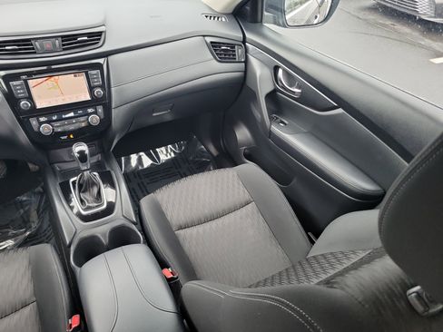 Used 2018 Nissan Rogue SV w/ Premium Package image 24