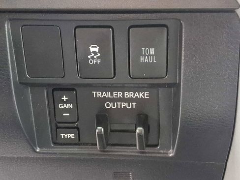 Used 2017 Toyota Tundra SR5 w/ SR5 Upgrade Package image 25