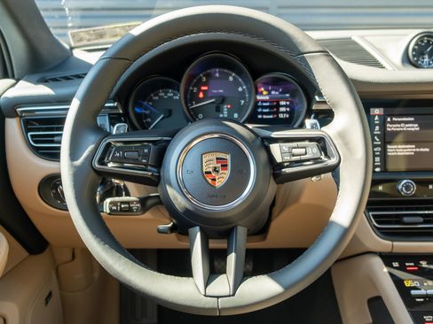 Certified 2026 Porsche Macan AWD/4WD image 6