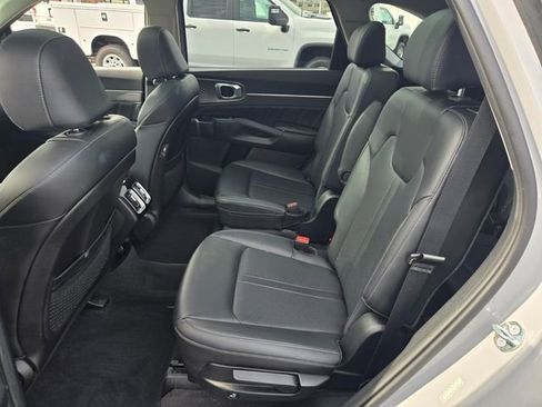 Used 2023 Kia Sorento SX image 11