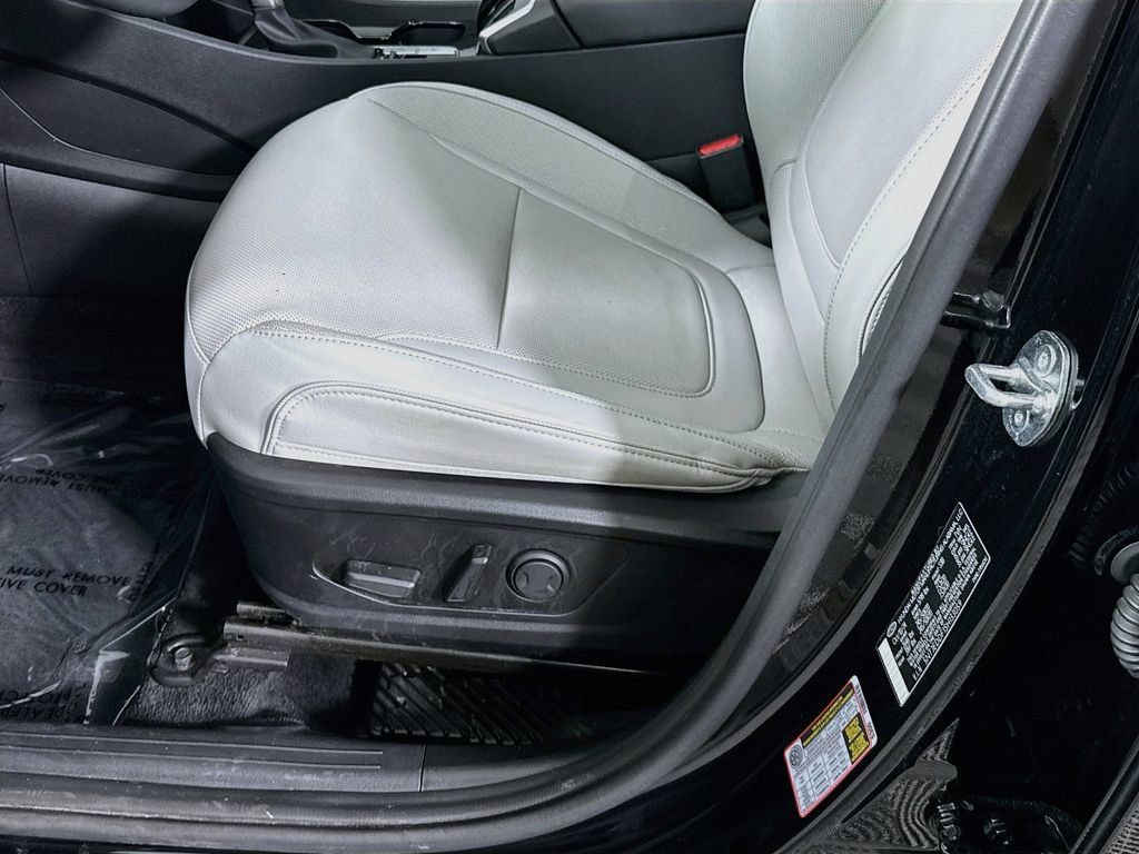 Certified 2025 Hyundai Santa Cruz Limited AWD/4WD image 26