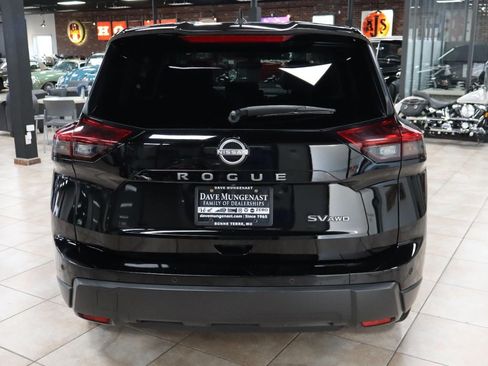 Used 2024 Nissan Rogue SV AWD/4WD image 4