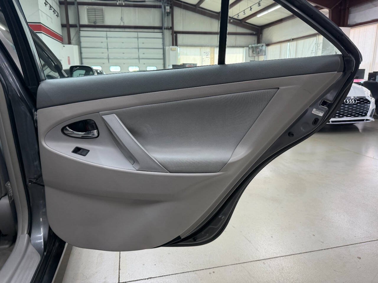 Used 2009 Toyota Camry LE FWD image 14