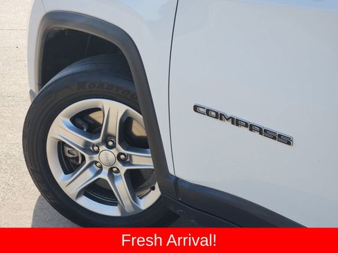 Used 2023 Jeep Compass Latitude AWD/4WD image 17