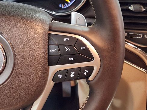 Used 2017 Jeep Grand Cherokee Overland w/ Jeep Active Safety Group image 51