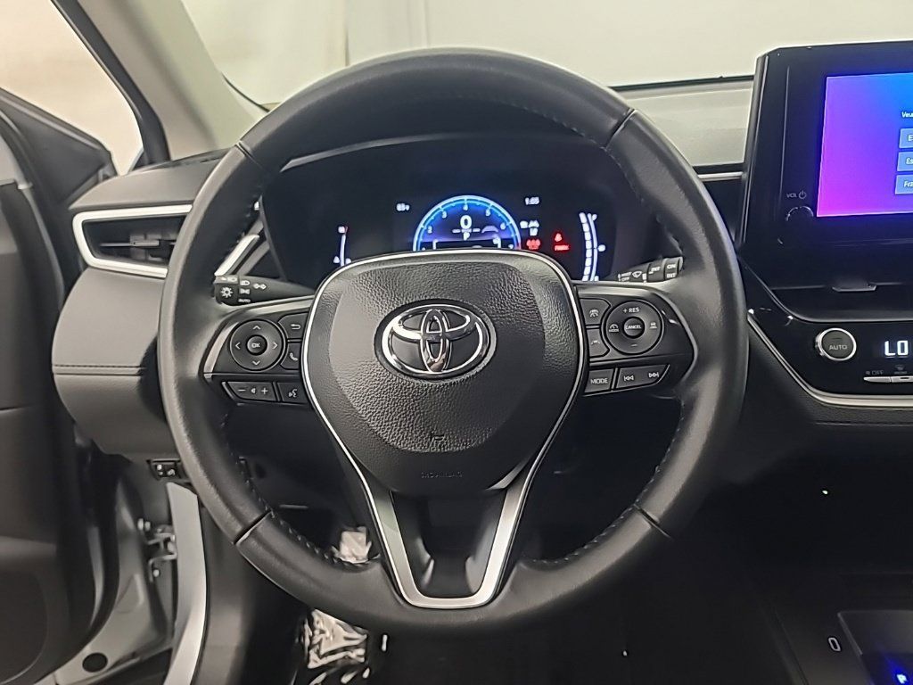 Used 2026 Toyota Corolla Cross LE FWD image 32